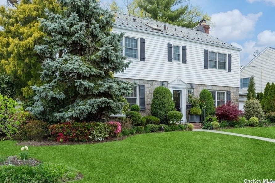 3 Combes Ave, Rockville Centre, NY 11570