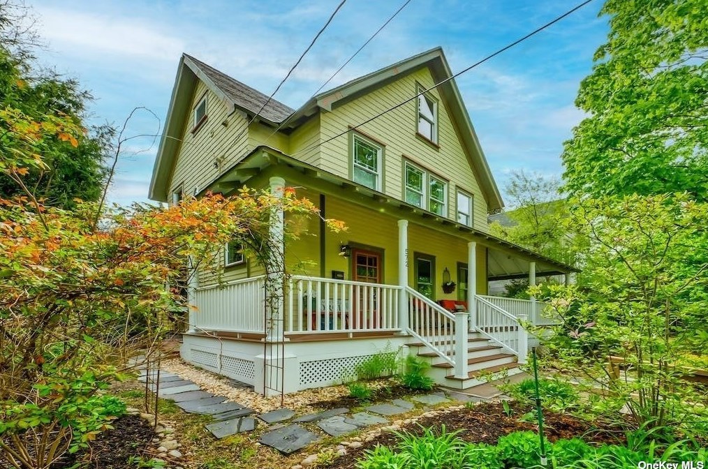 572 Main St, Northport, NY 11768