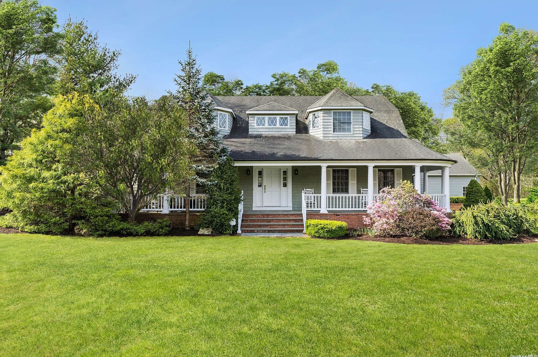 3 Tredwell Ln, Pine Neck, NY 11963