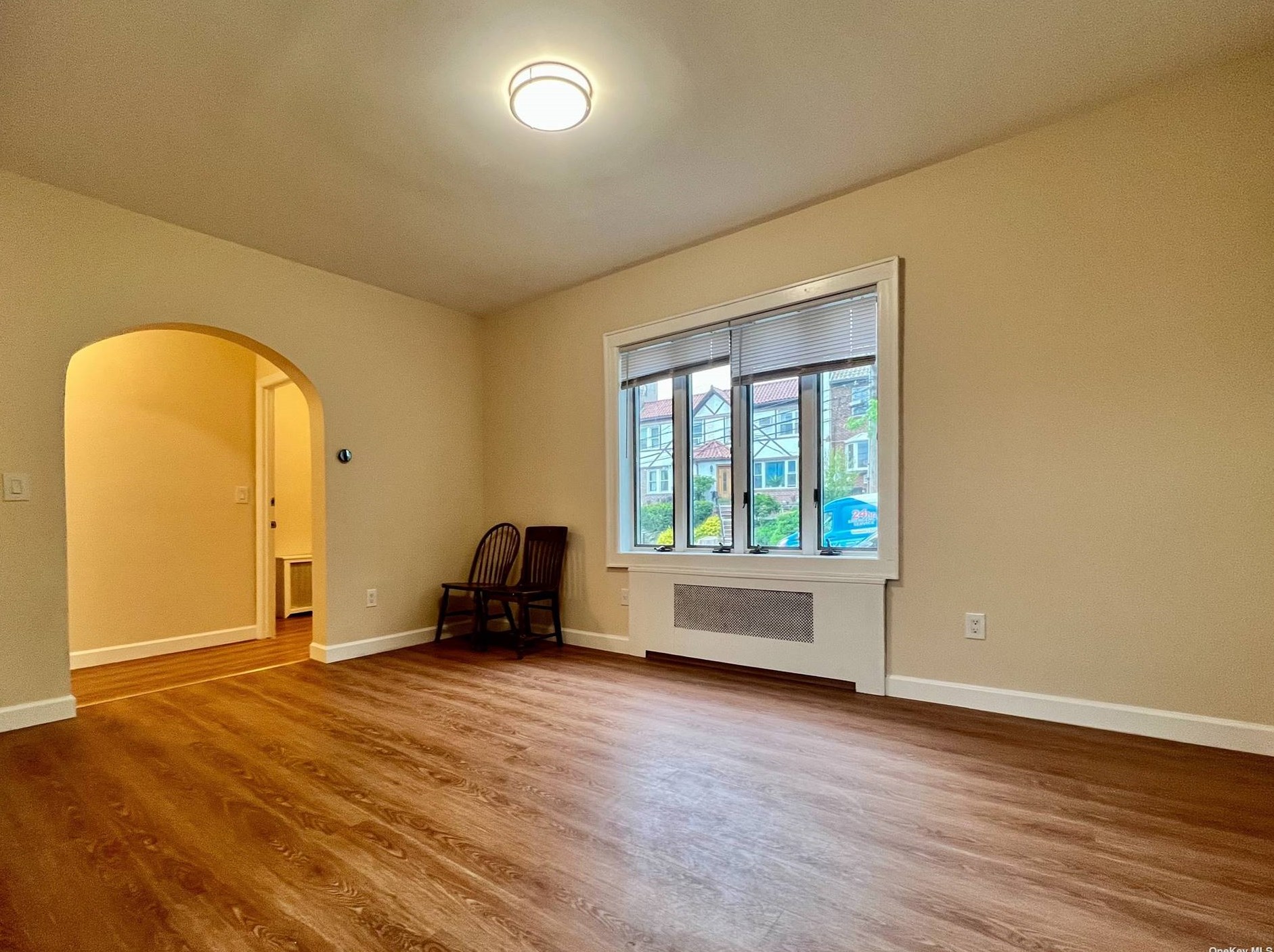 53-28 64th St, Flushing, NY 11378
