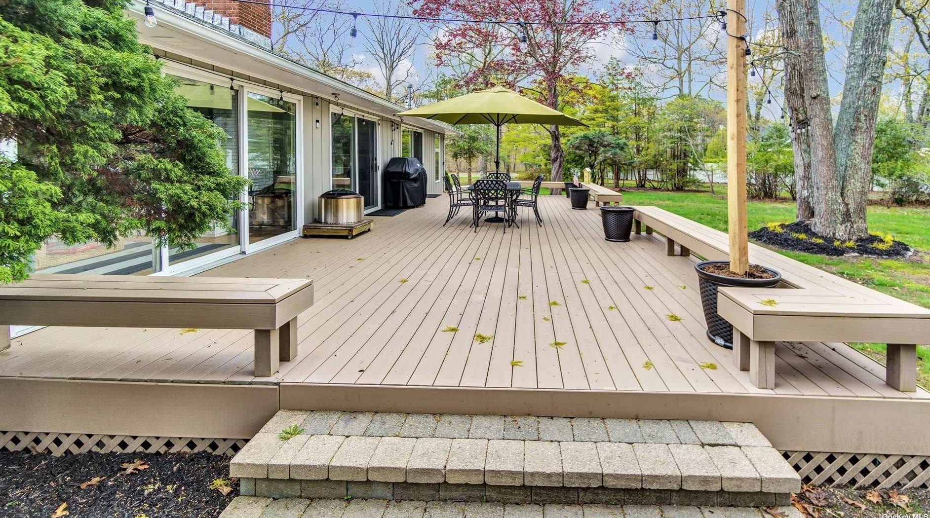 8 Coolidge Ln, East Quogue, NY 11942