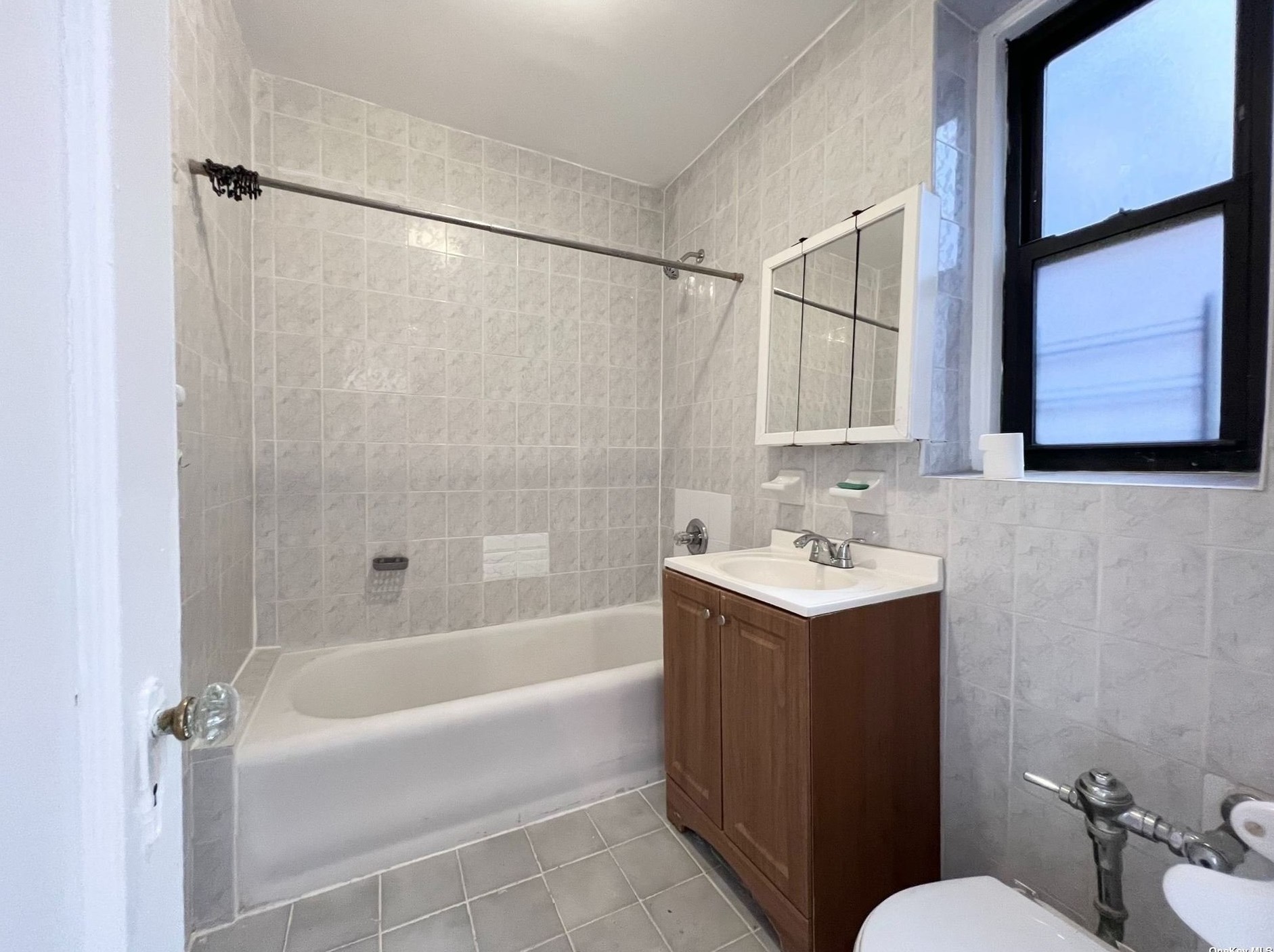 7234 Austin St, Flushing NY  11375-5300 exterior