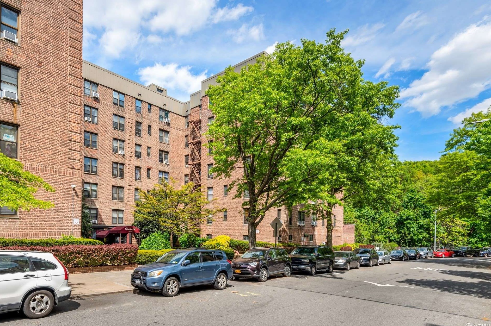 83-25 98th St #5l, Jamaica, NY 11421