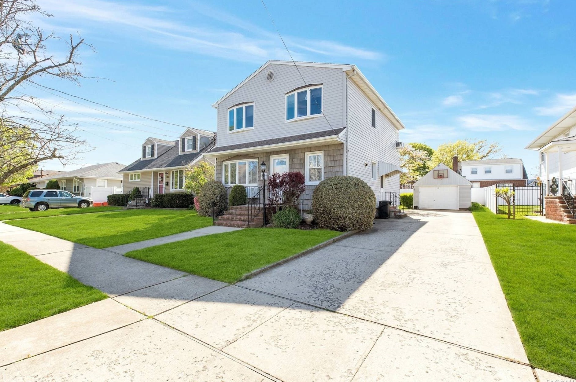 290 Ribbon St, Franklin Square, NY 11010