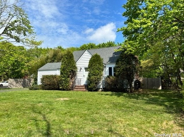 1437 Hallock Ave, Prt Jefferson Station NY  11776-1213 exterior
