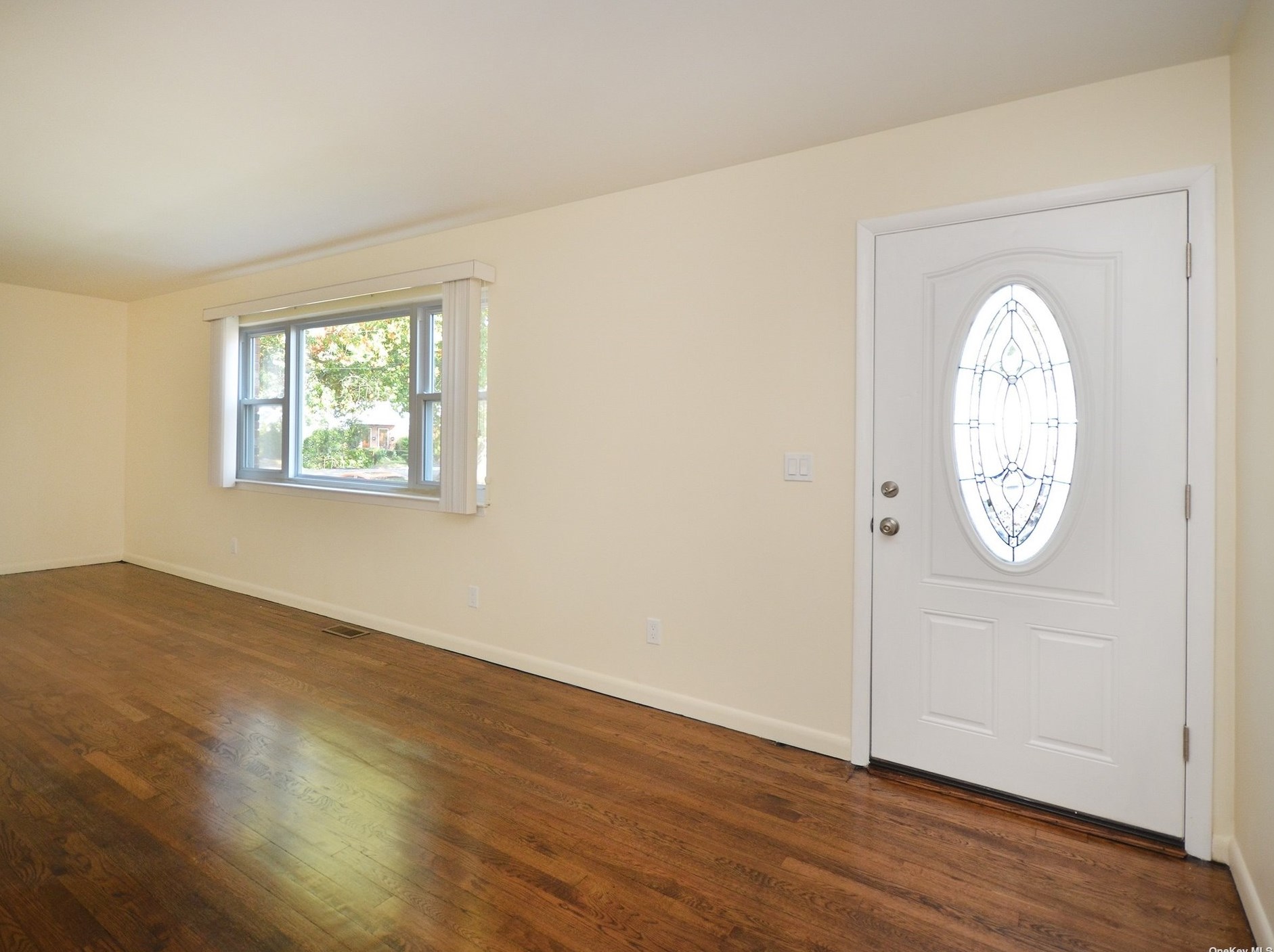 85 Edgewood Rd #1, Port Washington, NY 11050