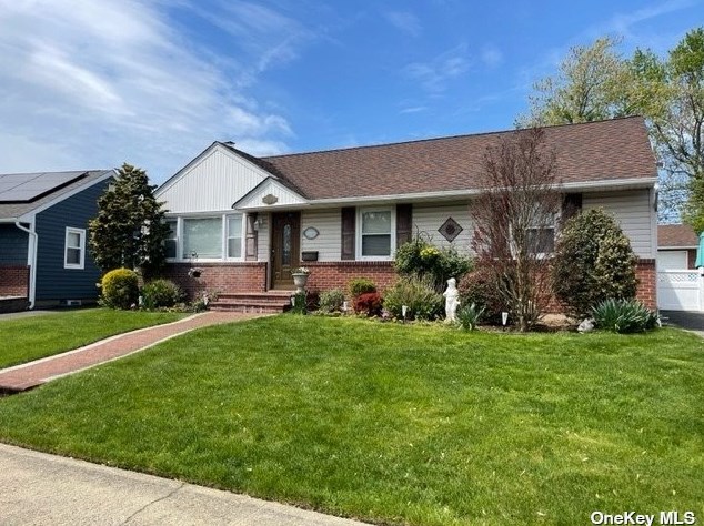 160 Taylor Ave, Hempstead, NY 11554-3437