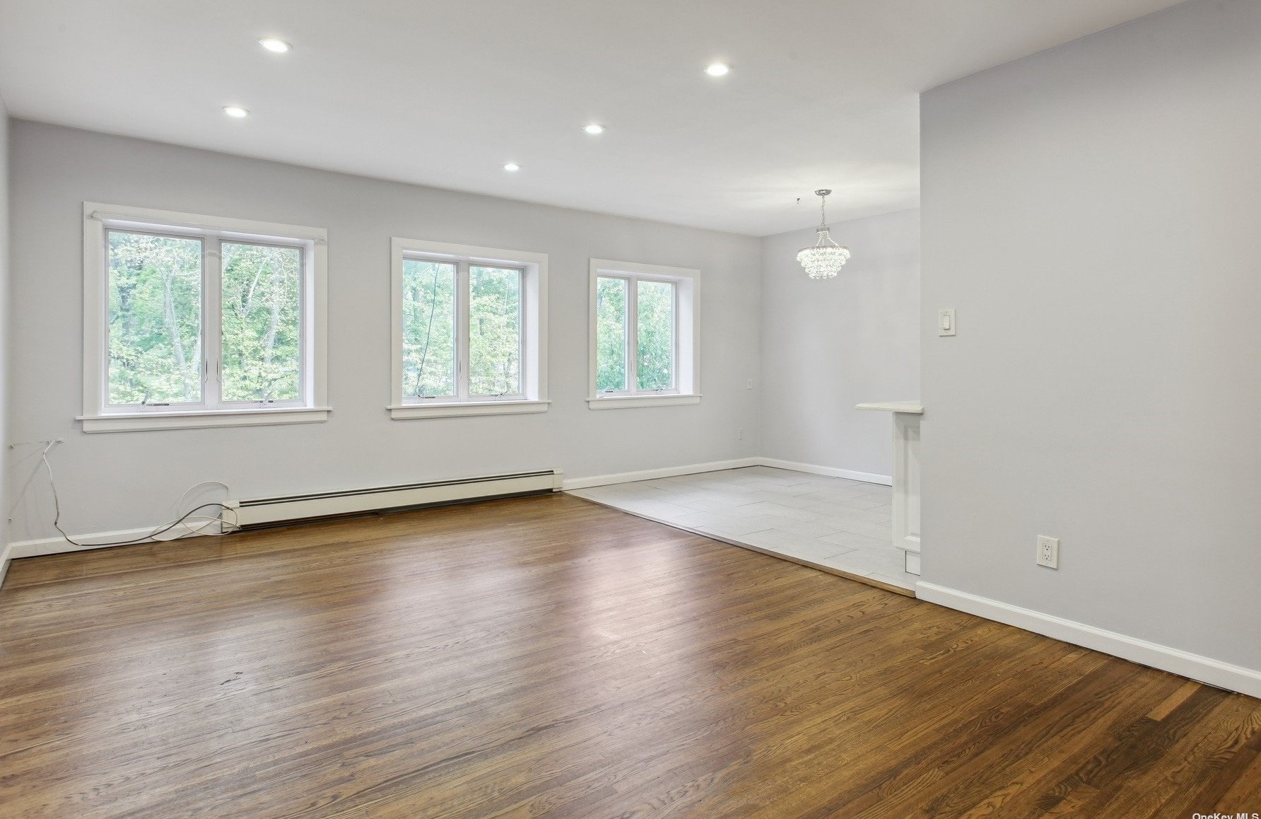 7576 199th St, Flushing, NY 11366-1825