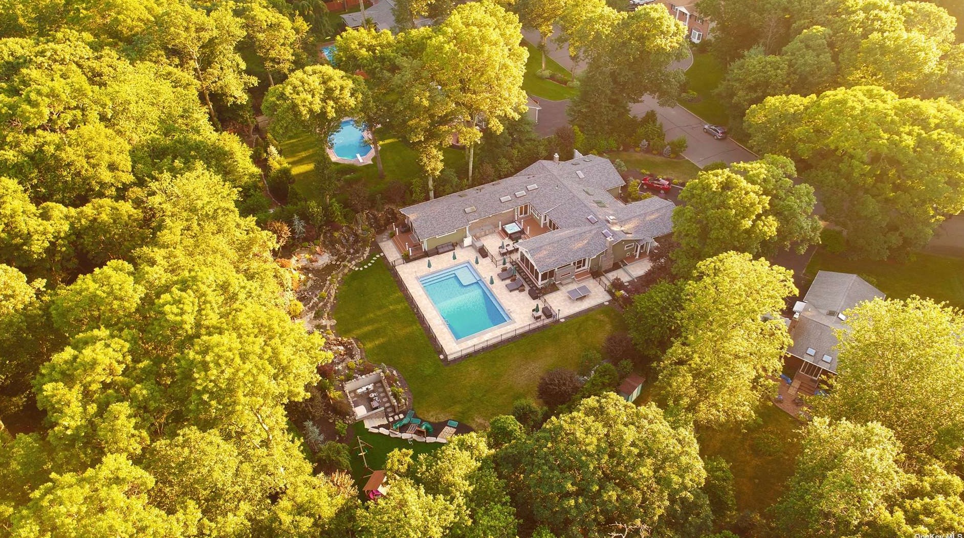 49 Branch Brook Dr, Smithtown, NY 11787-3609
