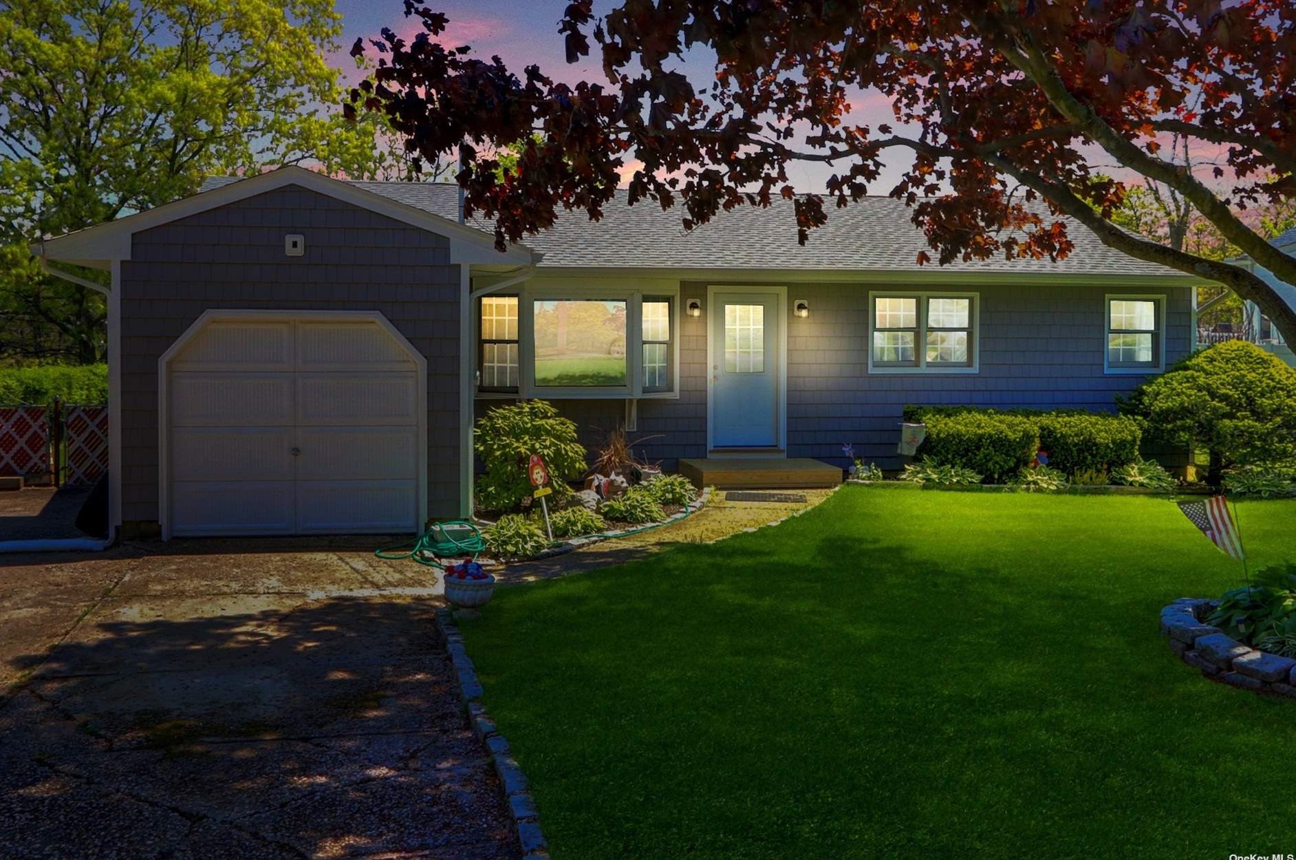 77 Serene Pl, Hauppauge, NY 11788-3534
