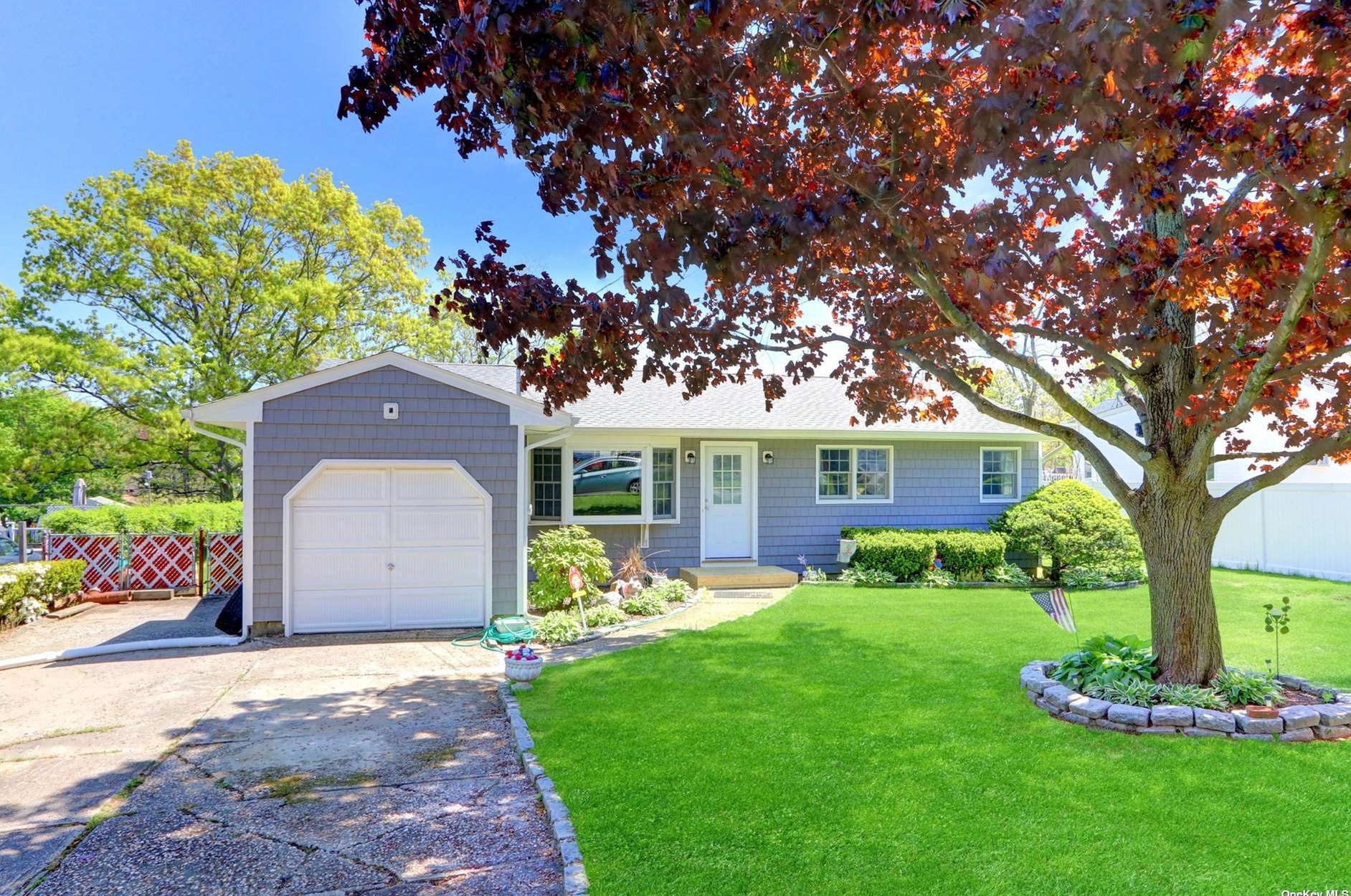 77 Serene Pl, Hauppauge NY  11788-3534 exterior