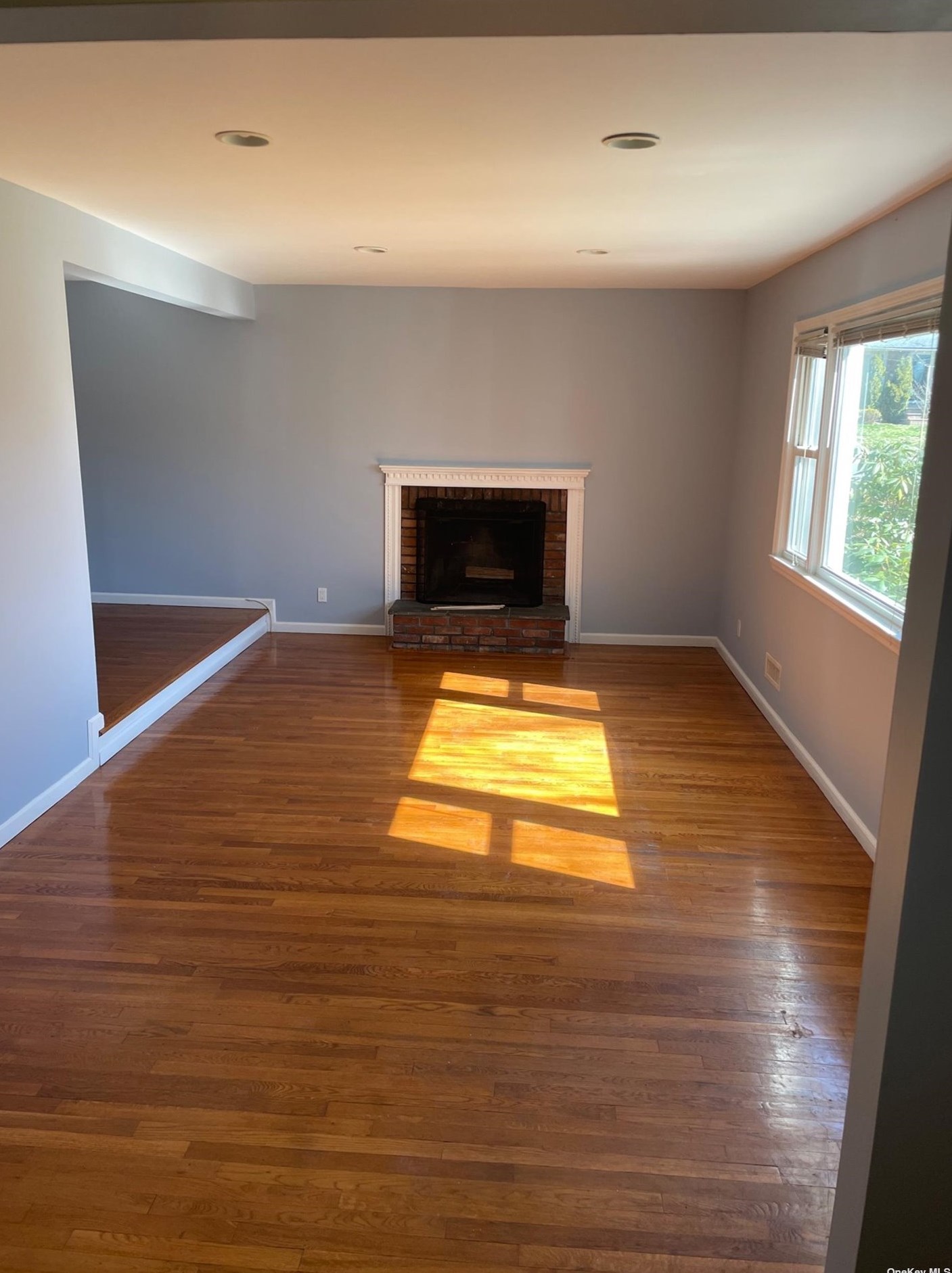 39 Crandon St, Huntington Station, NY 11747