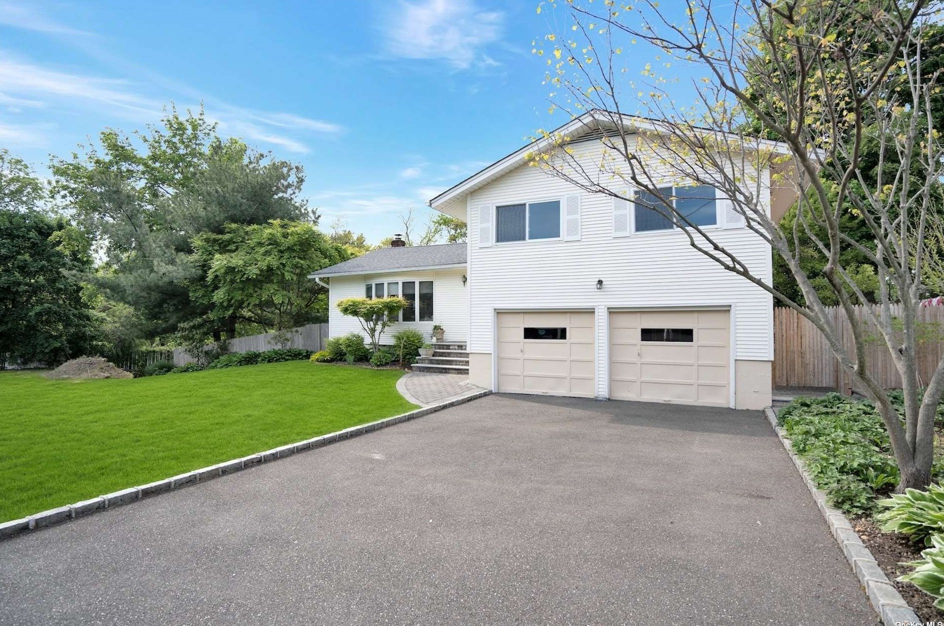 6 Ryan Ct, Syosset, NY 11791