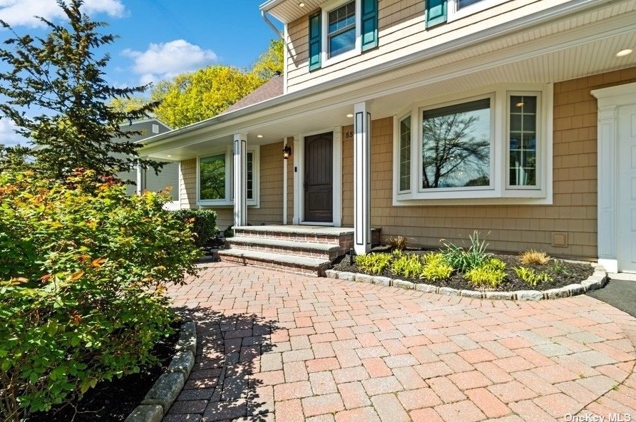 55 Hilden St, San Remo, NY 11754