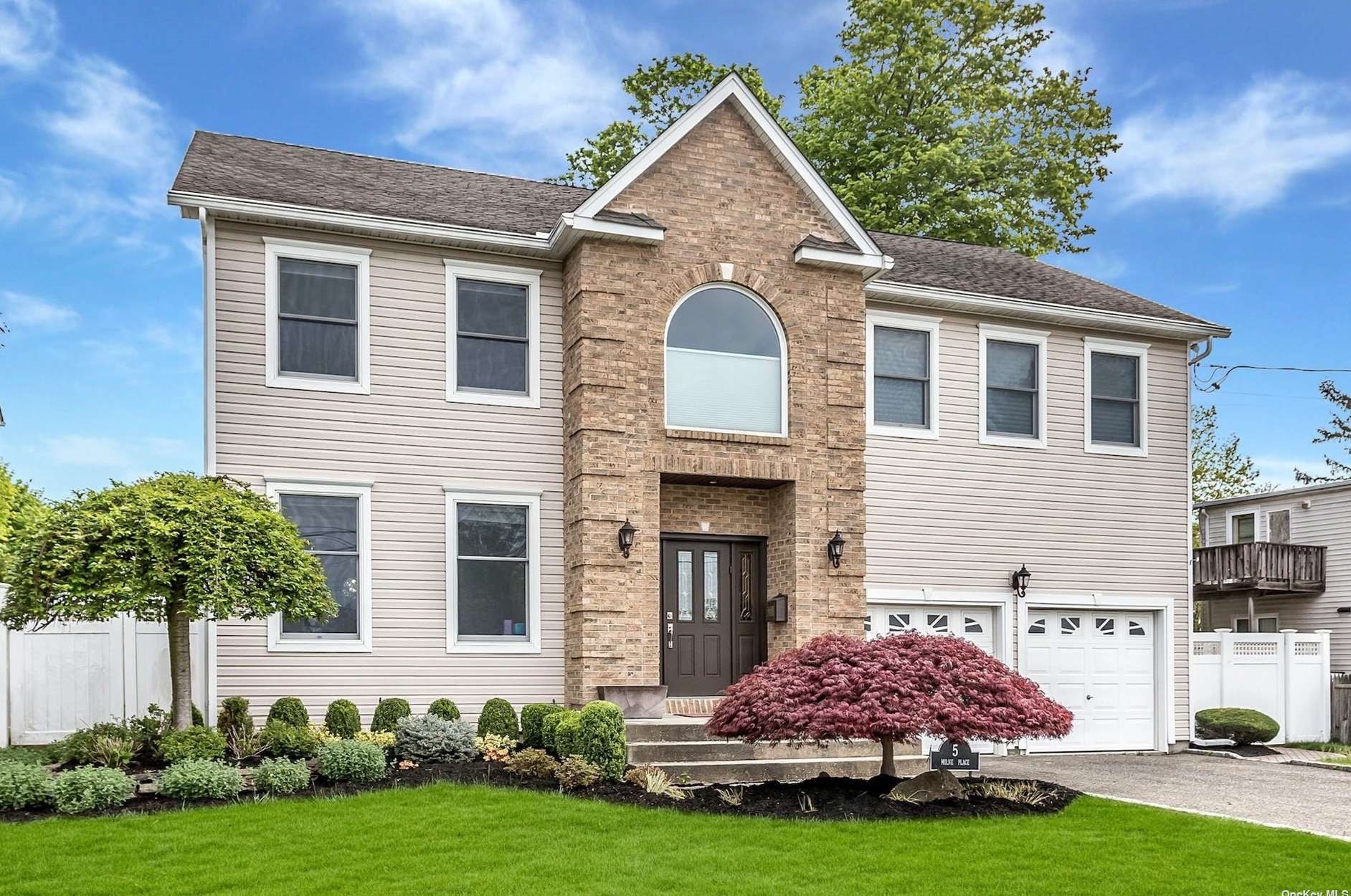 5 Milne, Hicksville, NY 11803