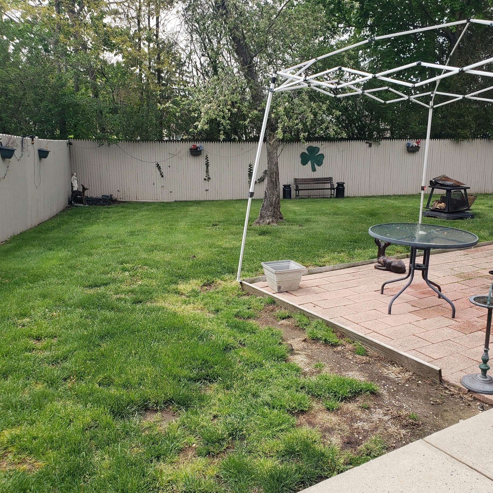 2 Pinetop Dr, Central Islip, NY 11722