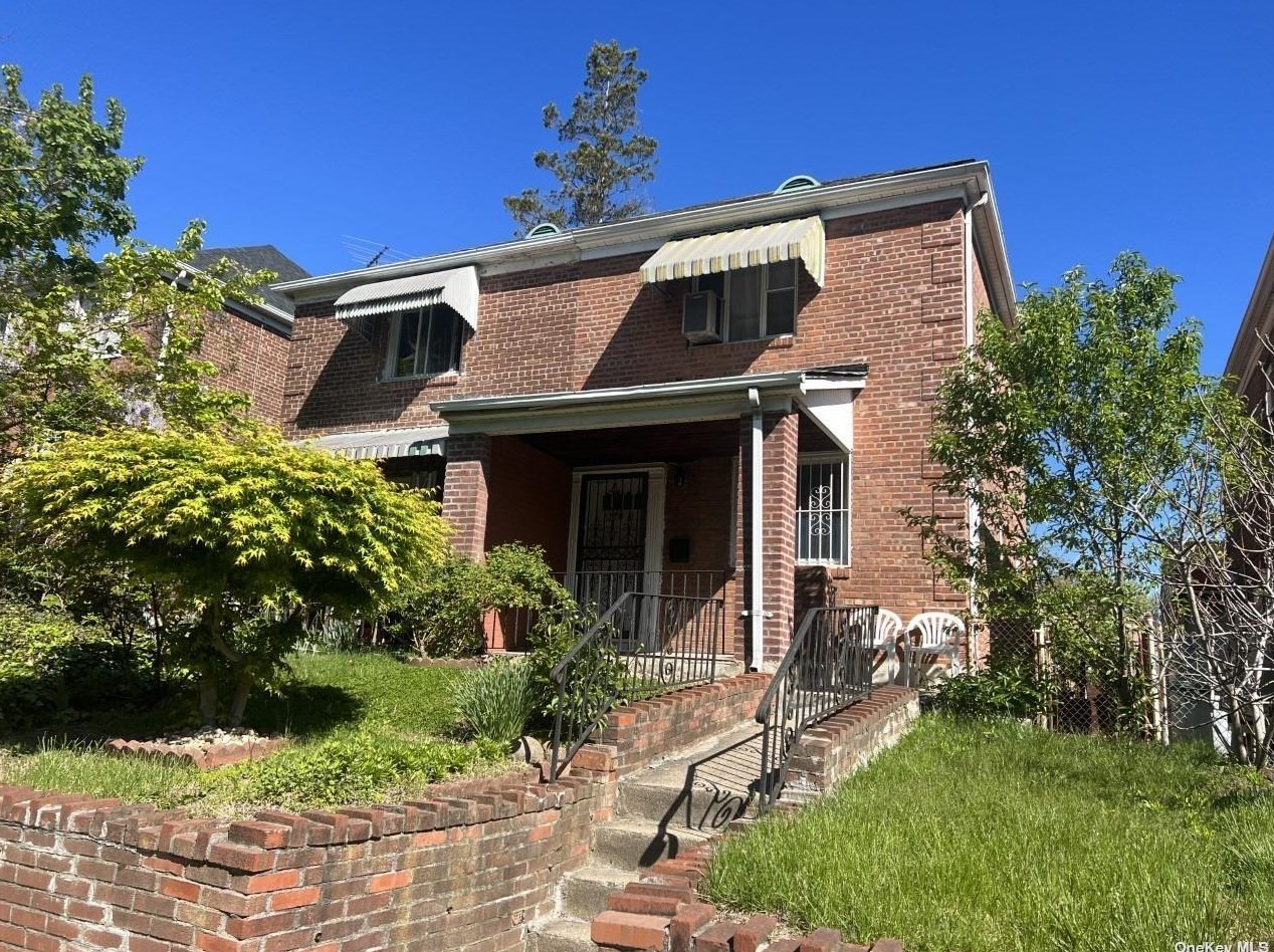 175-11 73rd Ave, Flushing, NY 11366-2340