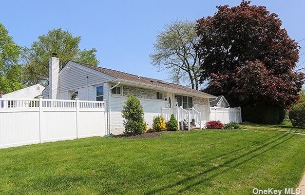 245 Haypath Rd, Hicksville, NY 11804