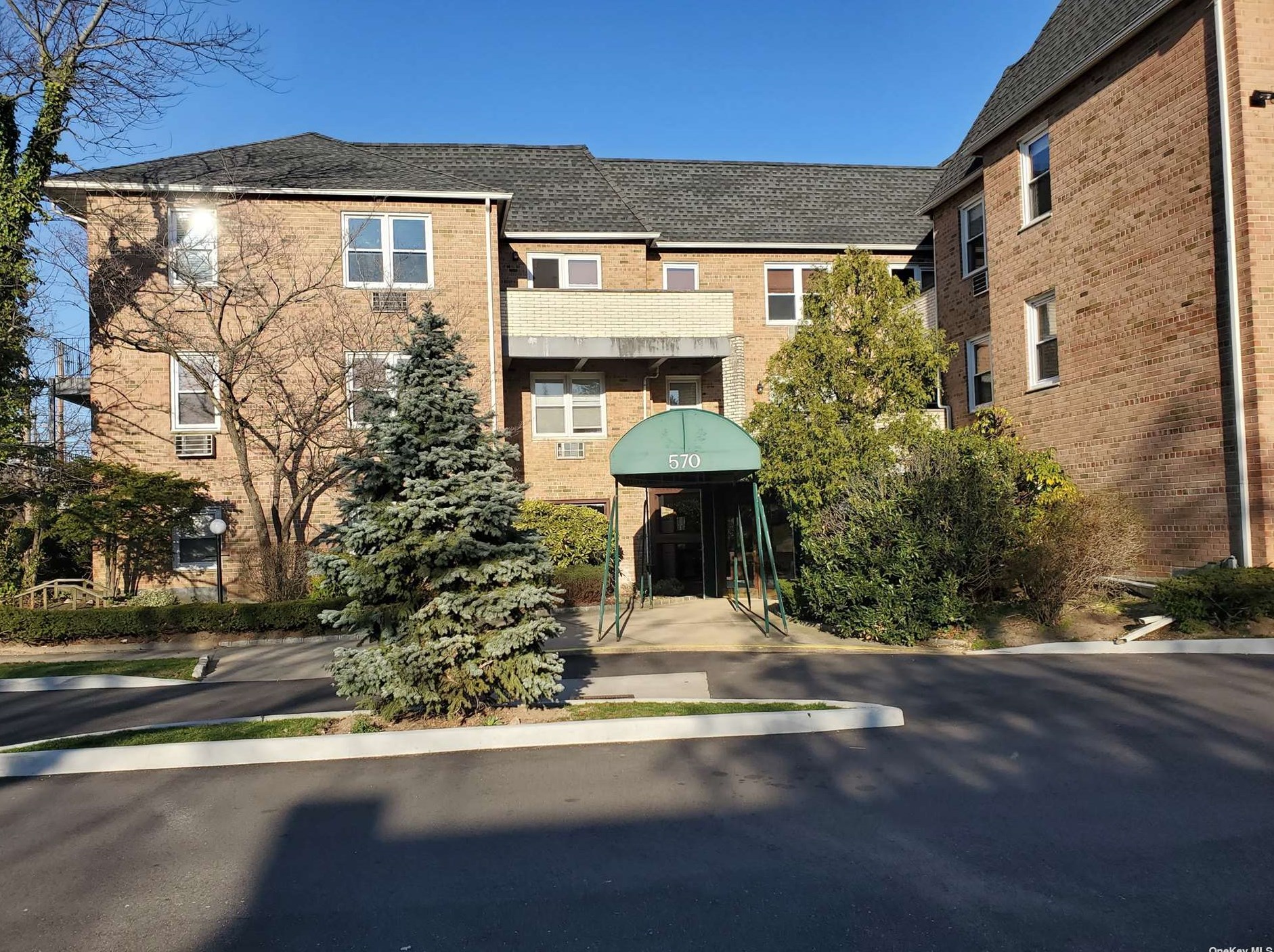 570 Broadway #23a, Lynbrook, NY 11563
