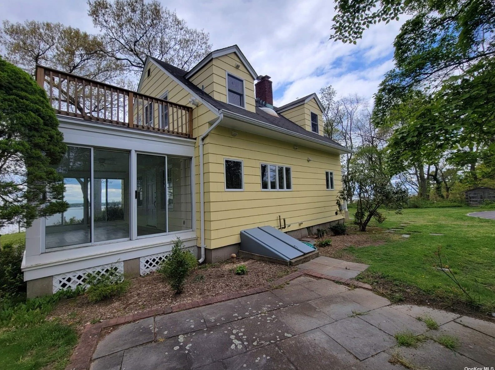144 Old Winkle Point Rd, Northport, NY 11768