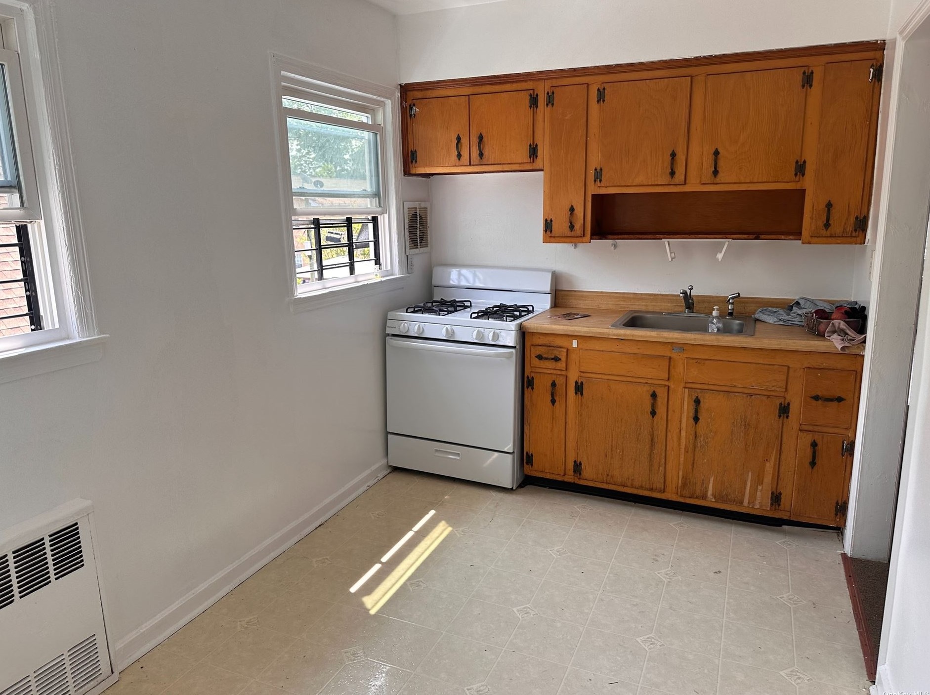242-20 84th Rd #2nd Fl, Jamaica, NY 11426