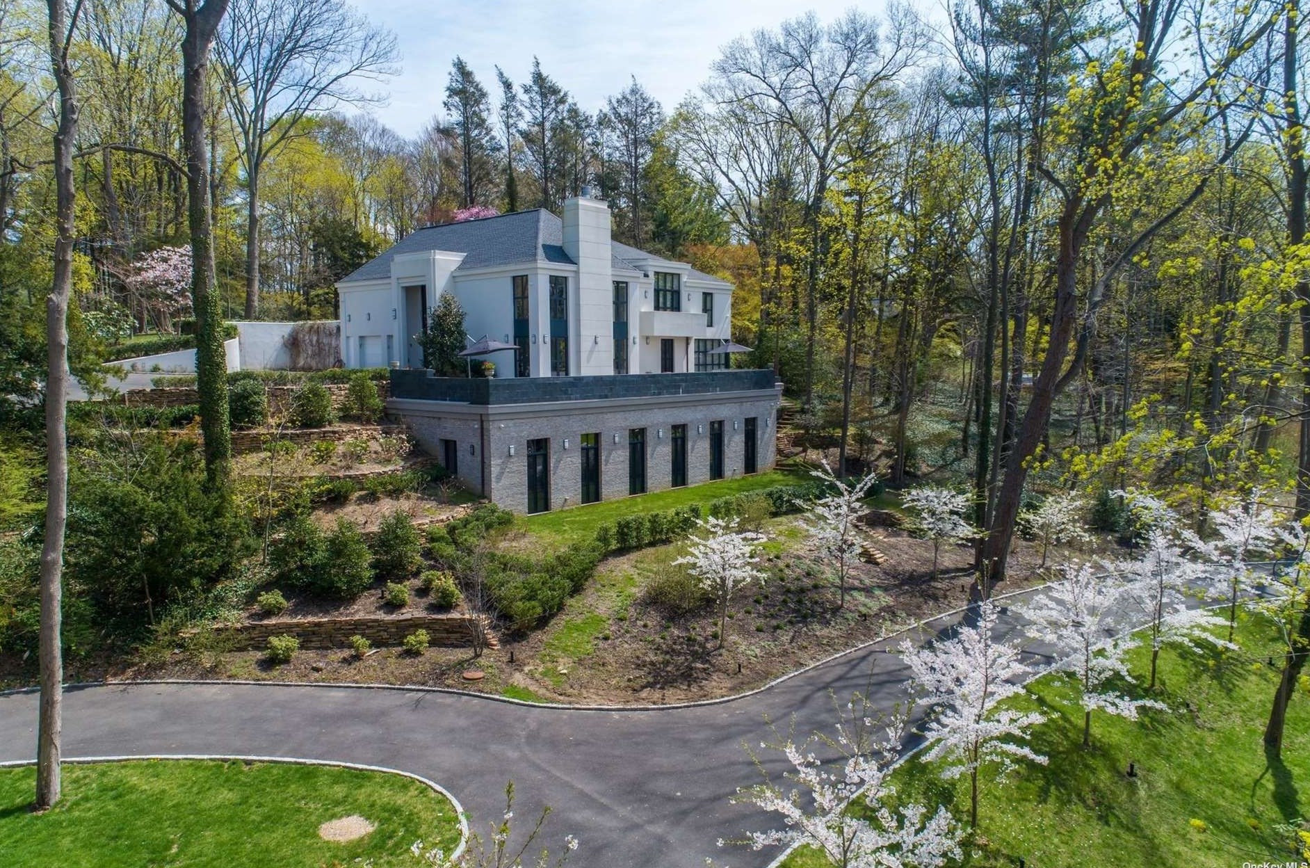 9 Winding Way, Matinecock, NY 11560