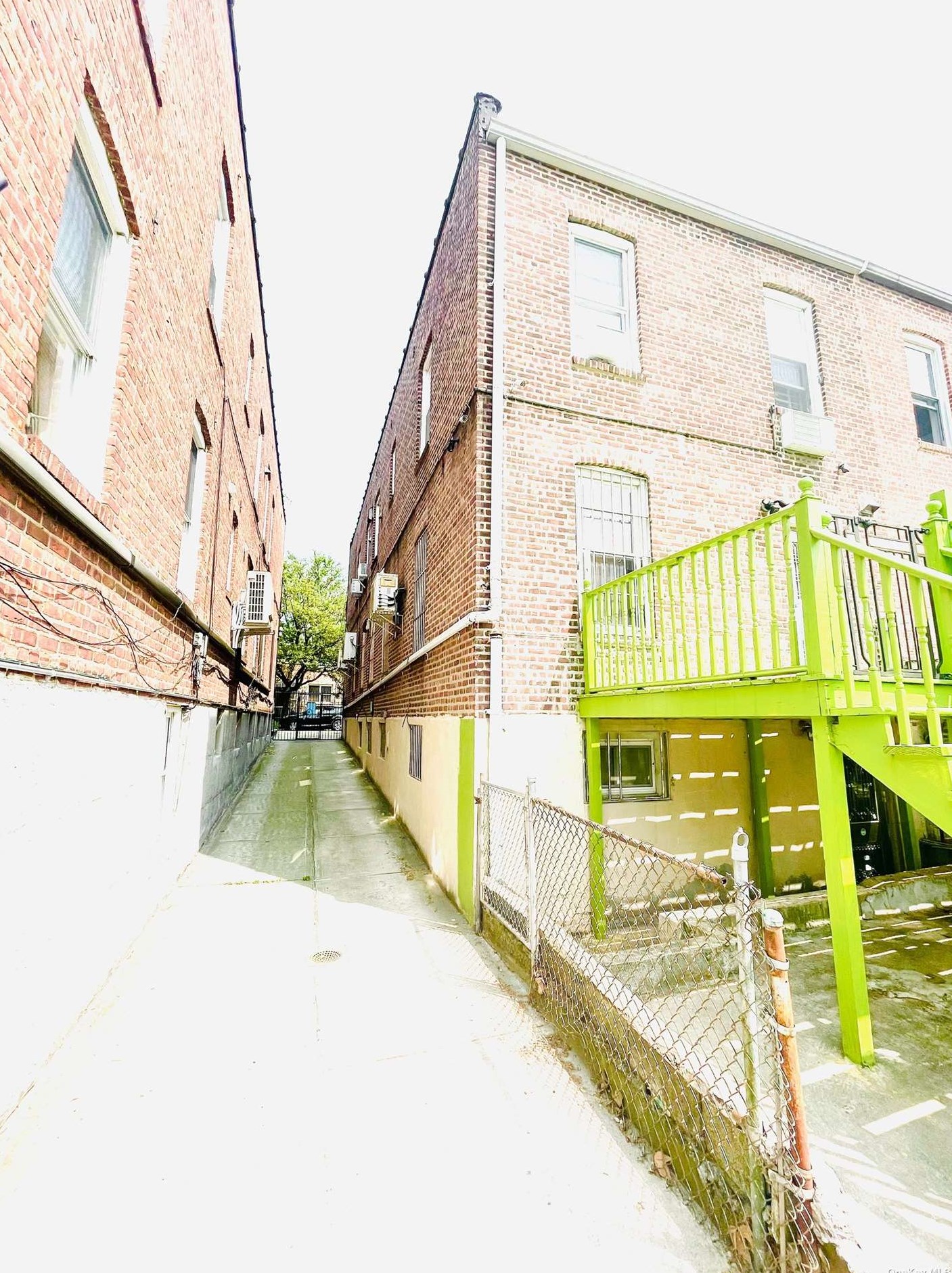 47-06 67th St, Flushing, NY 11377-3776