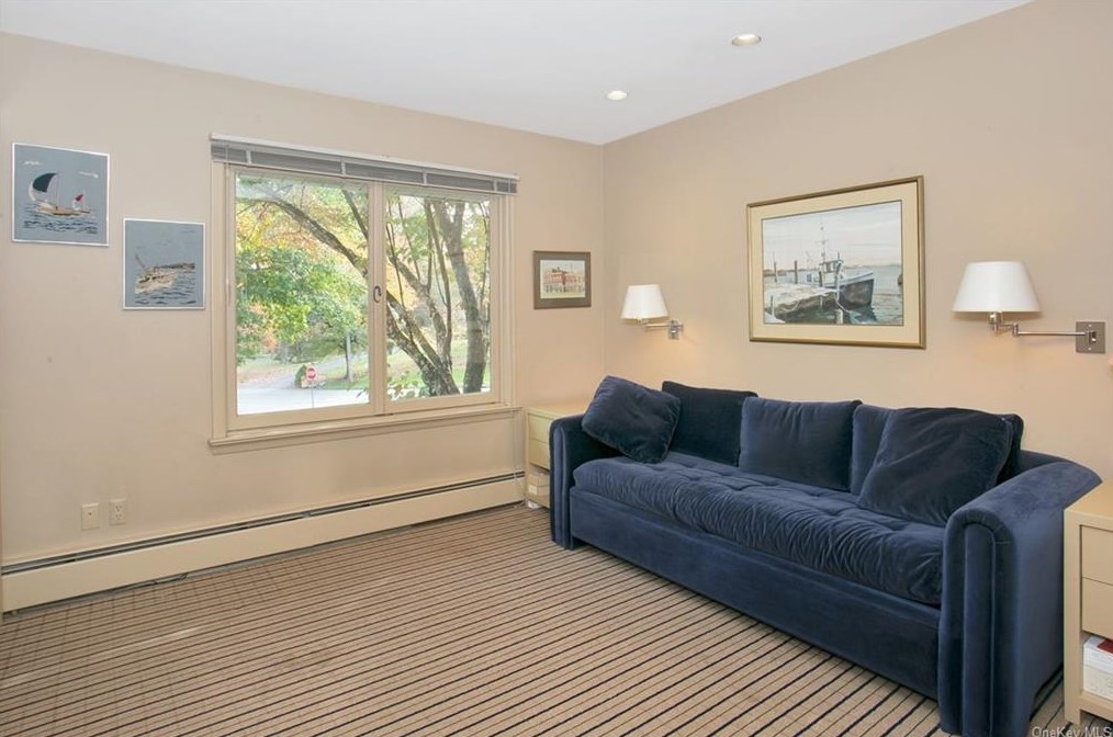 8 Woodland Rd, New City NY  10956-2626 exterior