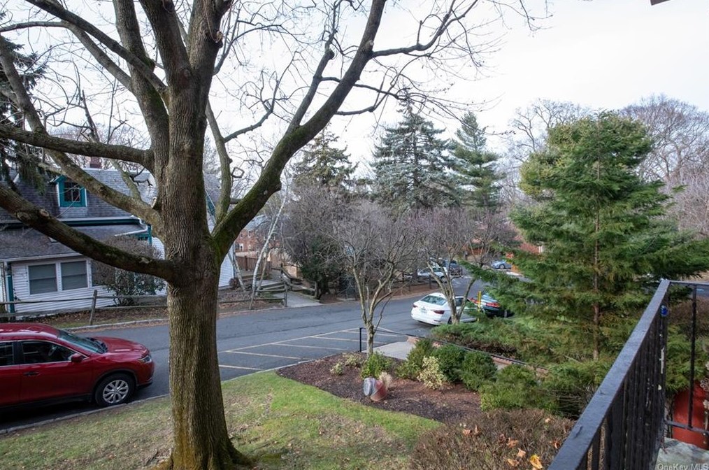 150 Draper Ln, Dobbs Ferry NY 10522-1007 exterior