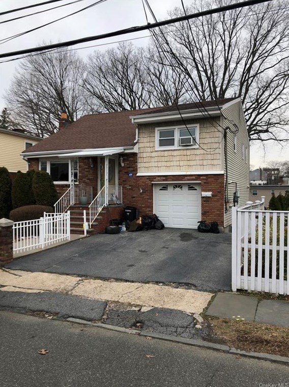 115 Ridgewood Ave, Yonkers, NY 10704-2305