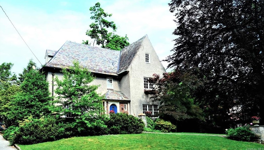 4 Brookfield Rd, Yonkers, NY 10708-5113
