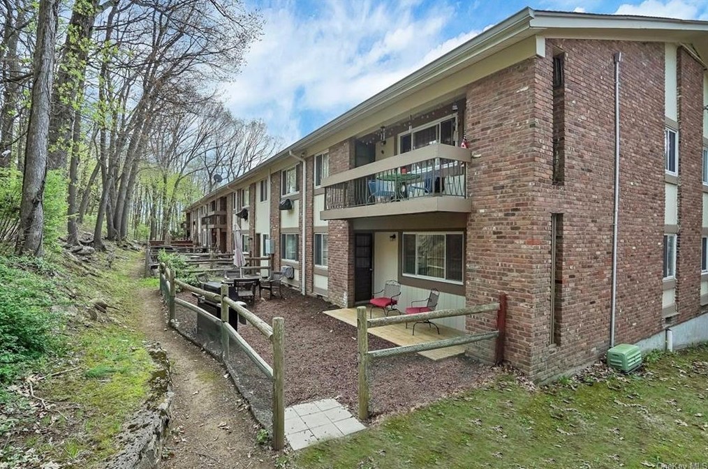 8 N James St #8b, Peekskill, NY 10566