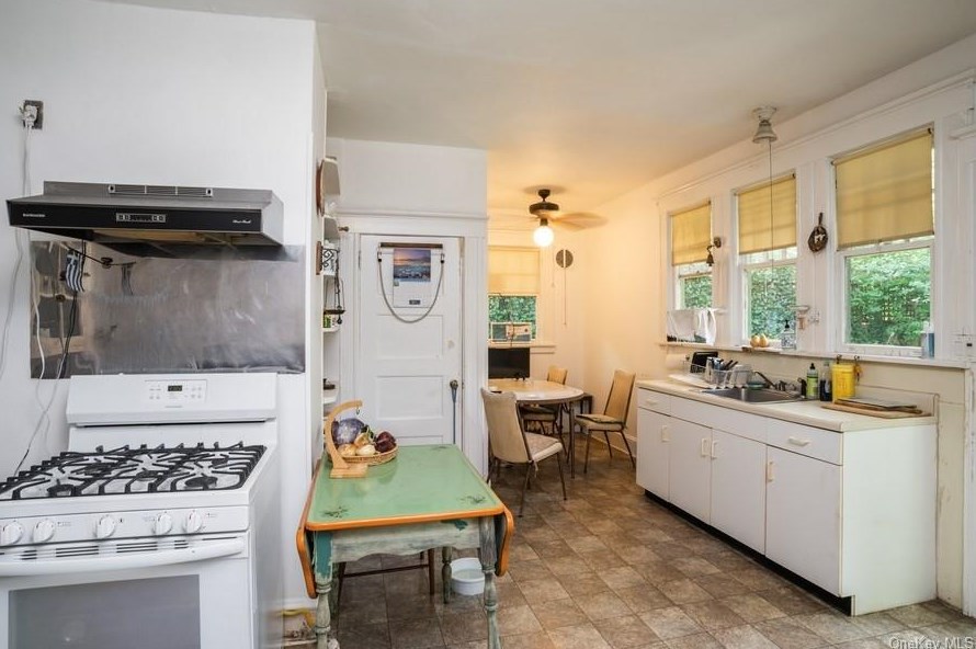 27 Berkeley Ave, Yonkers NY 10705-3712 exterior