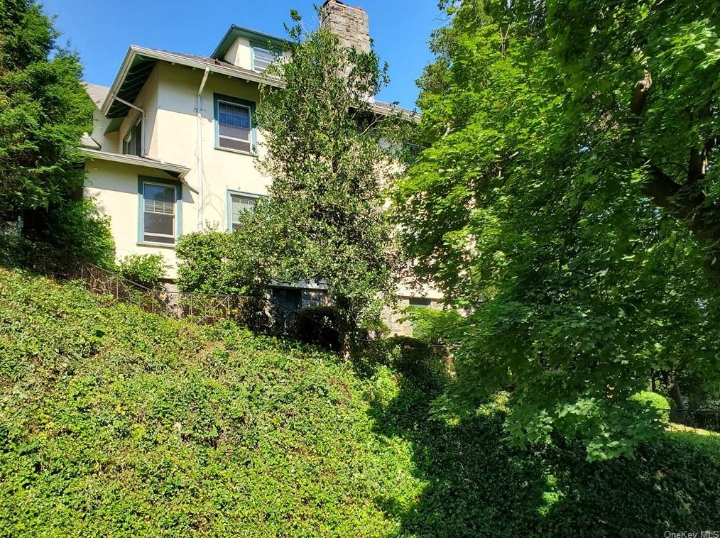 27 Berkeley Ave, Yonkers, NY 10705-3711