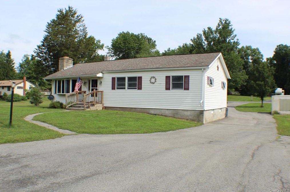 30 Chase Rd, Wallkill, NY 12589-4501
