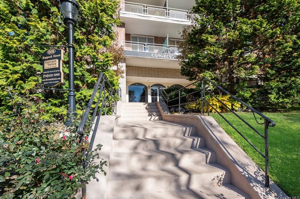 609 Kappock St #3j, Bronx, NY 10463