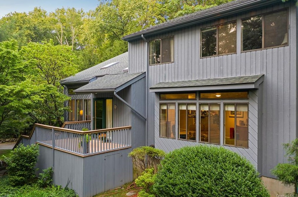 11 Marisa Ct, Montrose, NY 10548-1026