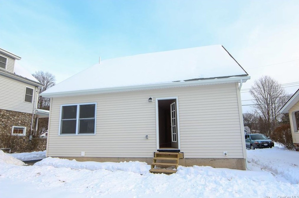 106 Orange St, Port Jervis, NY 12771-1130