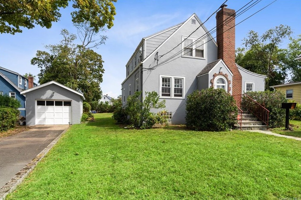 625 Meadow St, Mamaroneck, NY 10543-1635