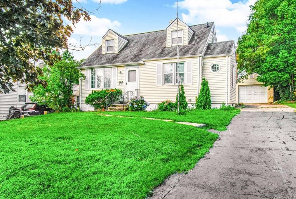 131 Croydon Rd, Yonkers, NY 10710-1001