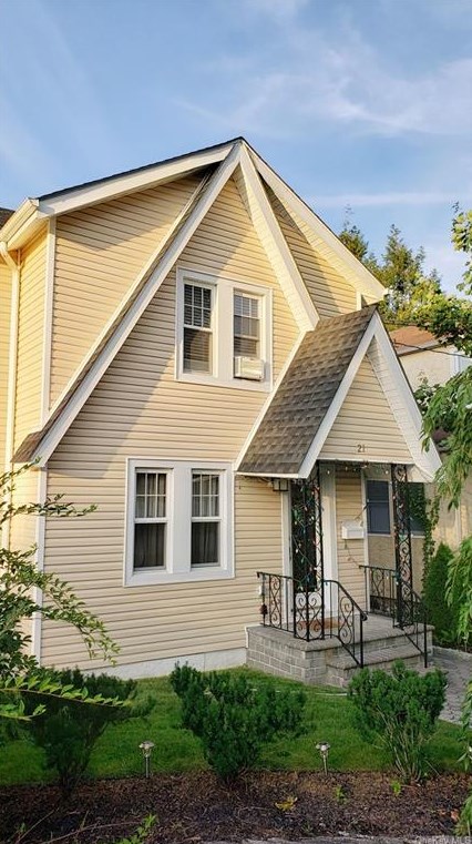 21 Glen Rd, Yonkers, NY 10704-3655