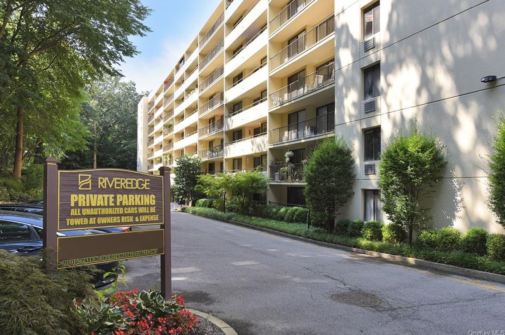 13 David Ln, Yonkers NY  10701-1101 exterior