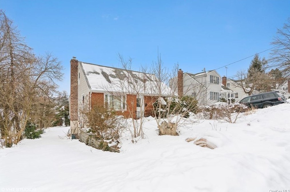 15 Beverly Rd, Yonkers, NY 10710-4125