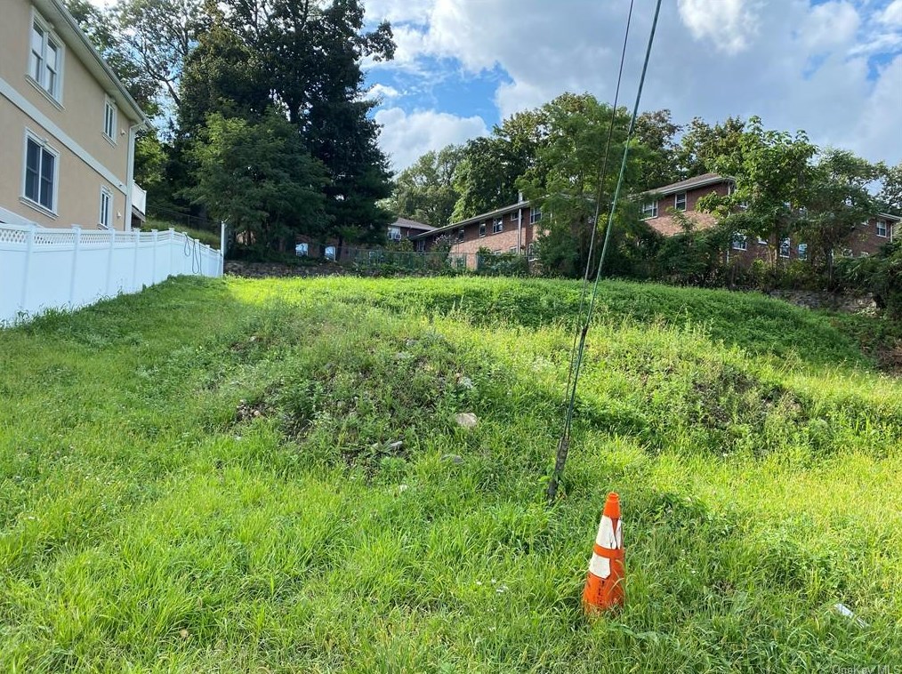 847 Palisade Ave, Yonkers NY 10703-1519 exterior