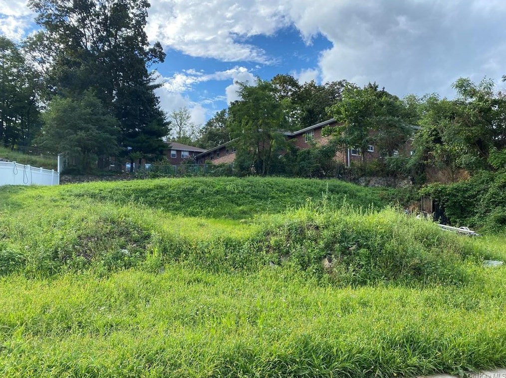 851 Palisade Ave, Yonkers NY 10703-1519 exterior