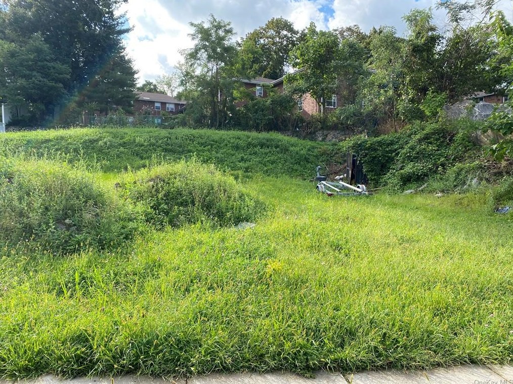 851 Palisade Ave, Yonkers NY 10703-1519 exterior