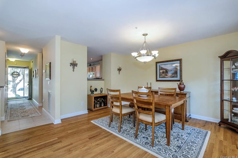 71 Winding Ridge Rd, White Plains, NY 10603