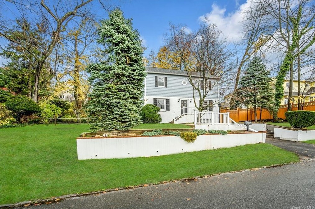 88 Lawrence Ave, Yonkers, NY 10709-5418