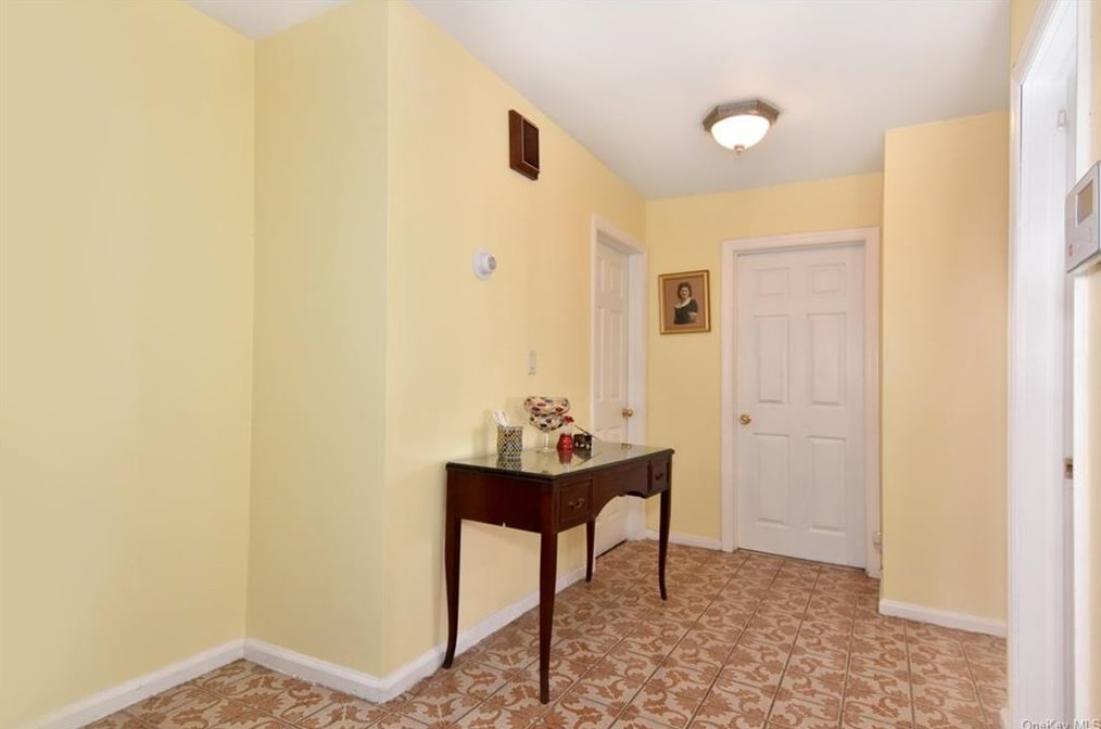 16 Stratton St, Yonkers, NY 10701-5924