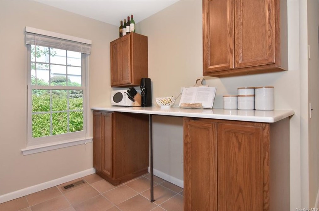 82 Carrollwood Dr, North Tarrytown NY  10591-5205 exterior